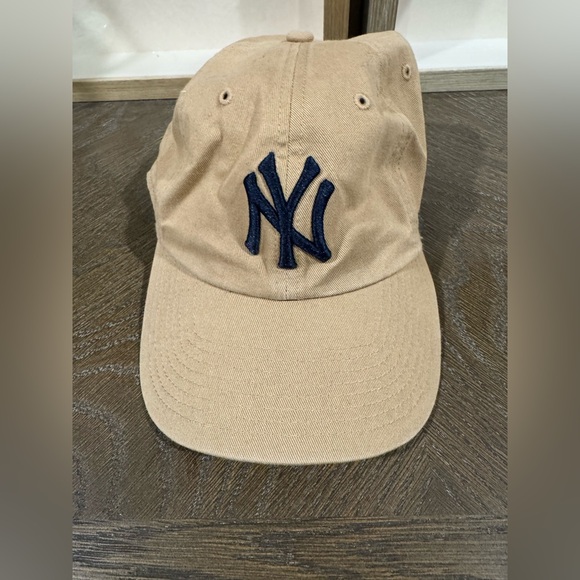 47 Brand New York Yankees Khaki Clean Up Strapback. - Picture 2 of 4